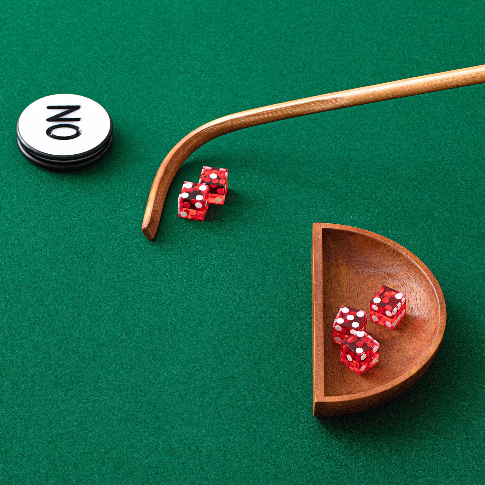 Leyndo table craps game set offers a complete home casino vibe.