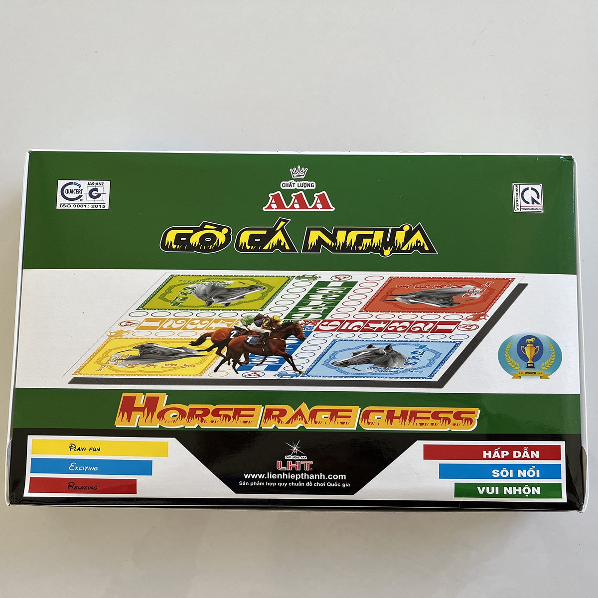 LHT Co Dua Ngua Seahorse board with a large 19x19 surface for clear, comfortable viewing.