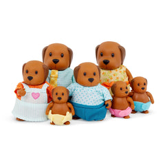 Li'l Woodzeez Chocolate Lab family seven-piece set ready for imaginative play.