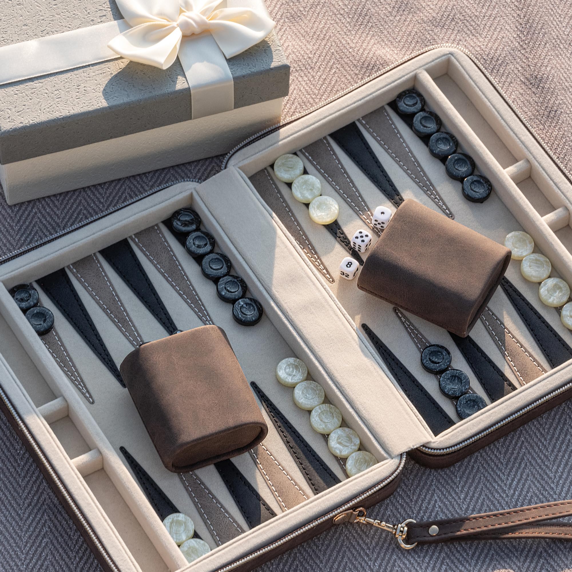 Lingle backgammon set opened showing spacious board layout