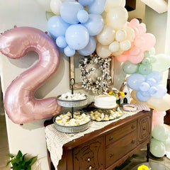 Lingqiang 40-inch 2 balloon closeup shows metallic foil finish