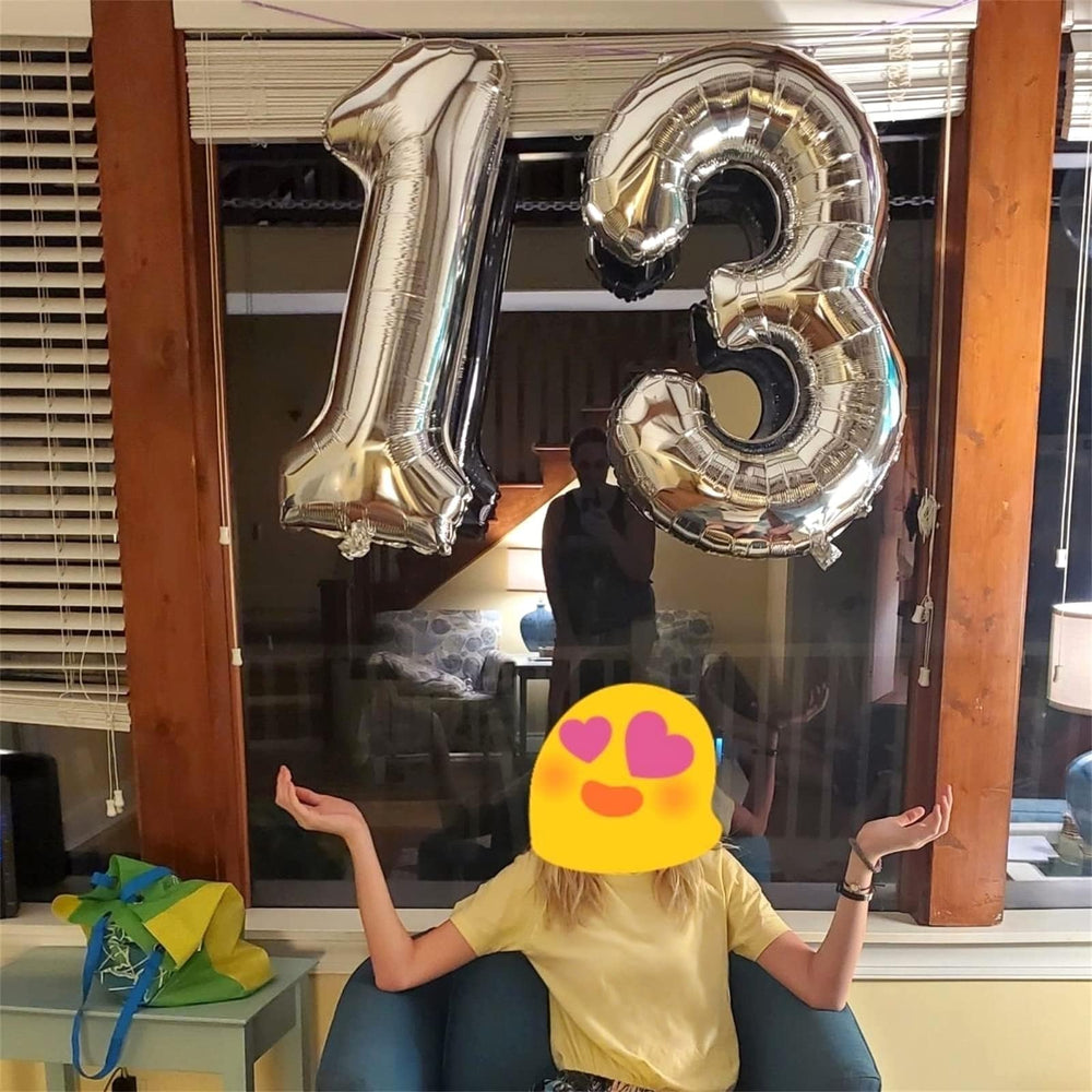 Lingqiang photo prop foil number 3 enhances celebration visuals.