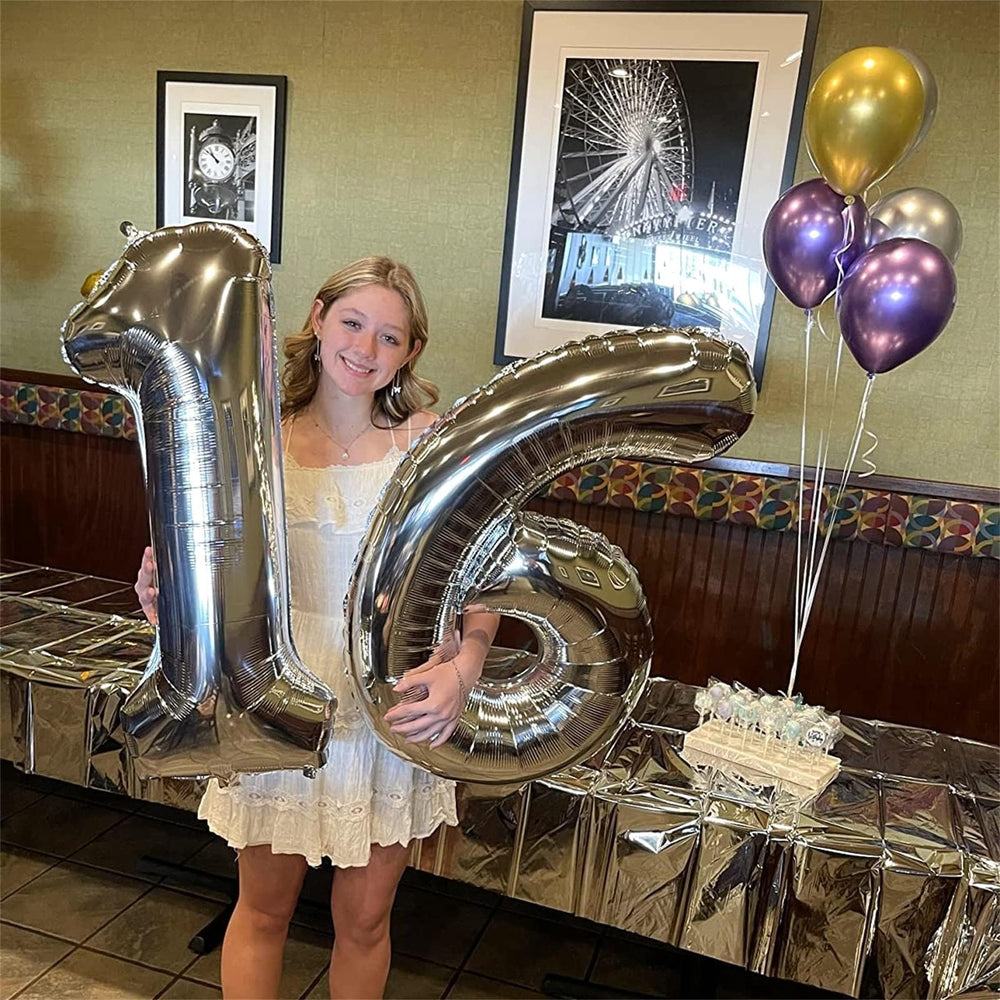 Lingqiang silver 4-number balloon compatible with air or helium.