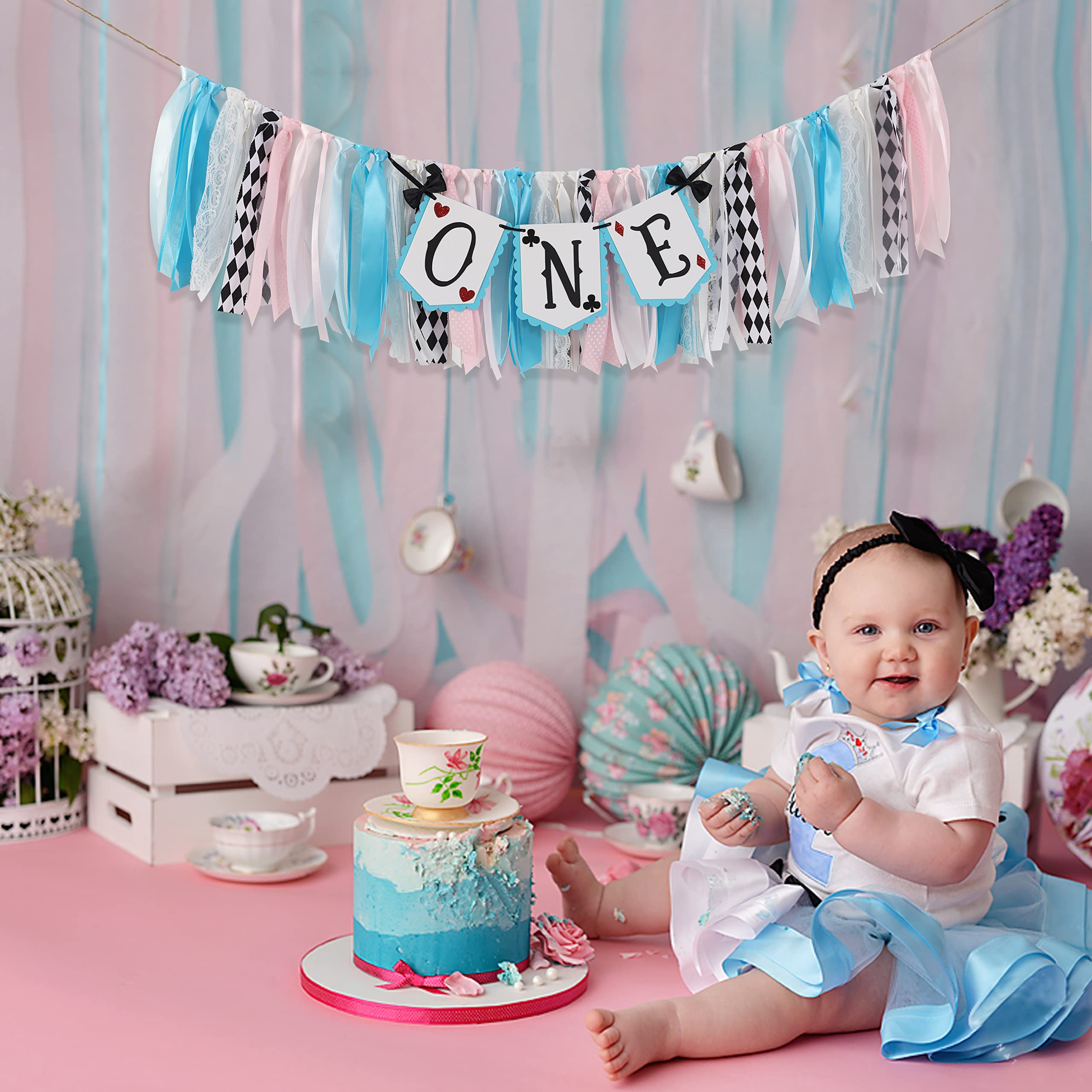 LINLULU black bow detail enhances the Alice themed centerpiece for photos