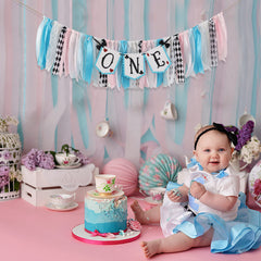 LINLULU black bow detail enhances the Alice themed centerpiece for photos