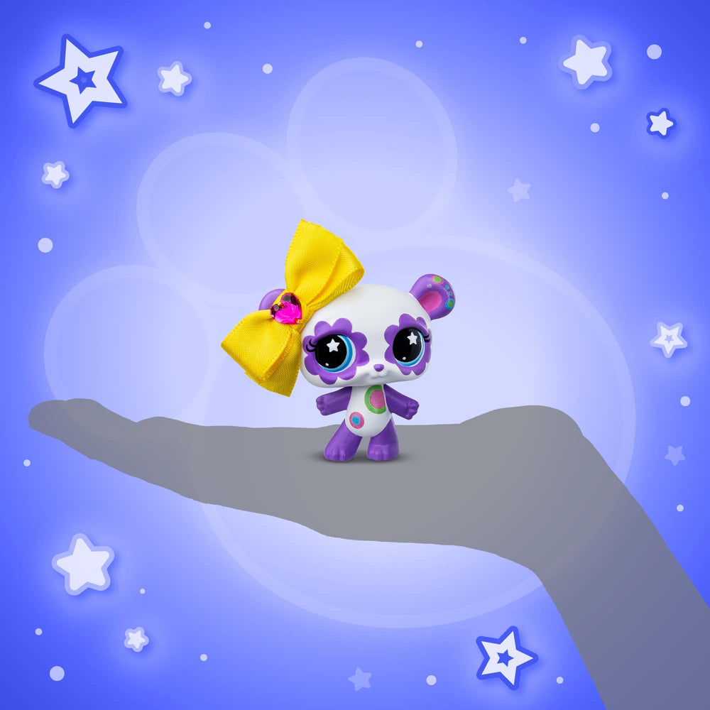 Littlest Pet Shop snowy-backdrop-display creates instant festive scene