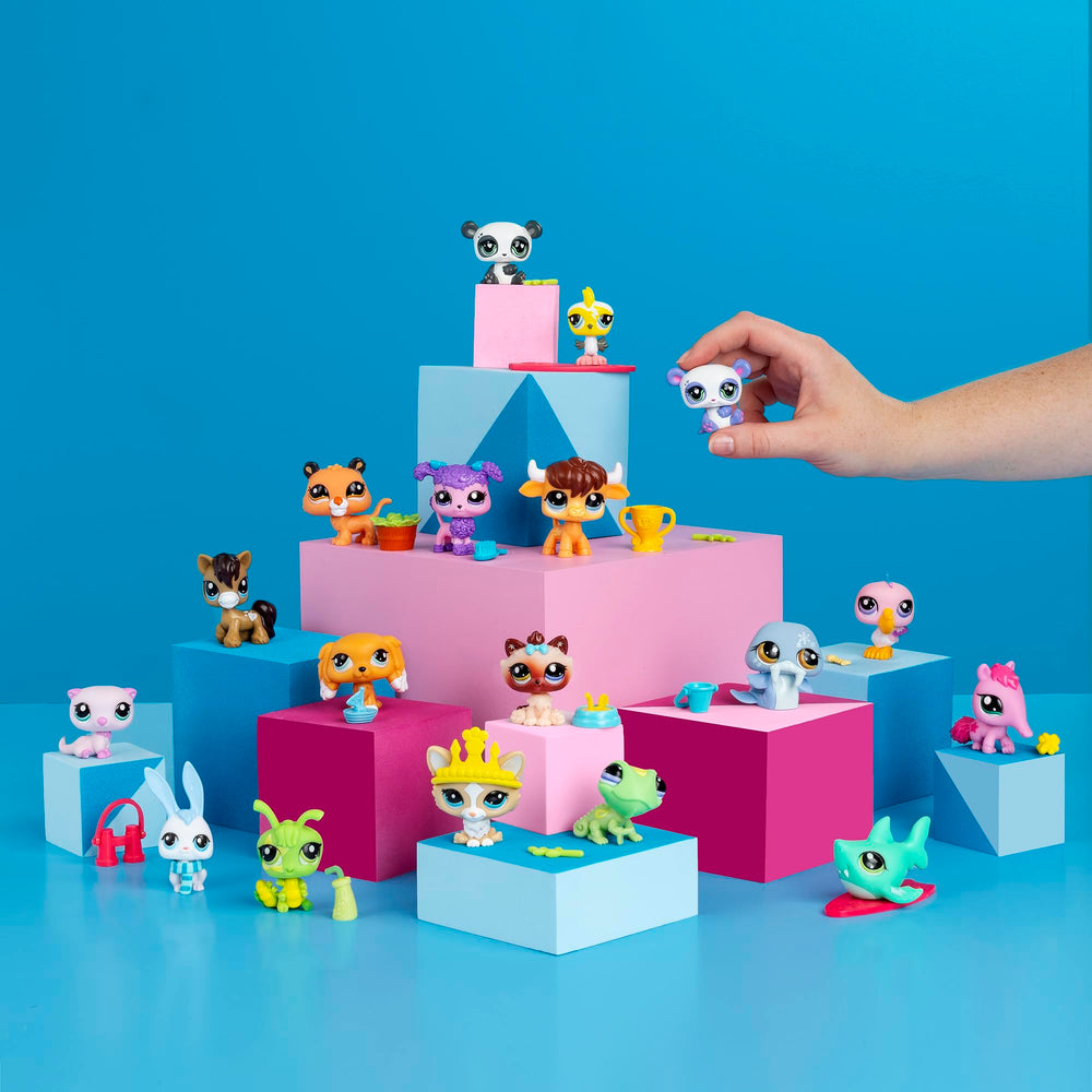 Littlest Pet Shop Gen 7 accessory and collector card set enhances play and display