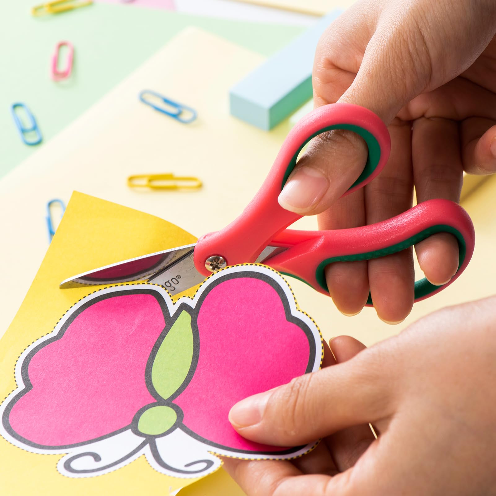 LIVINGO durable stainless steel blades resist rust for busy classrooms.