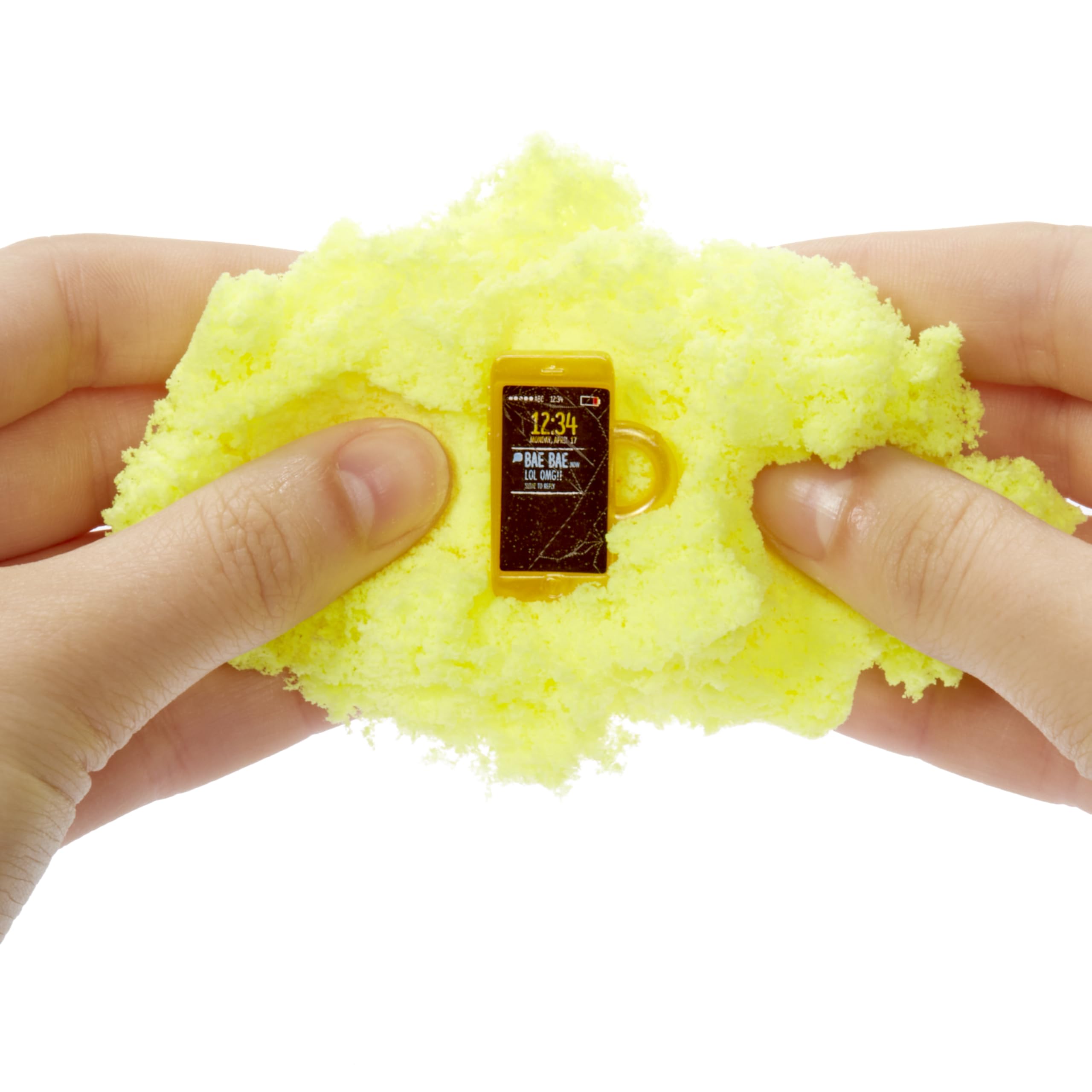 L.O.L. Surprise Big Party sand and fluff add tactile digging fun.