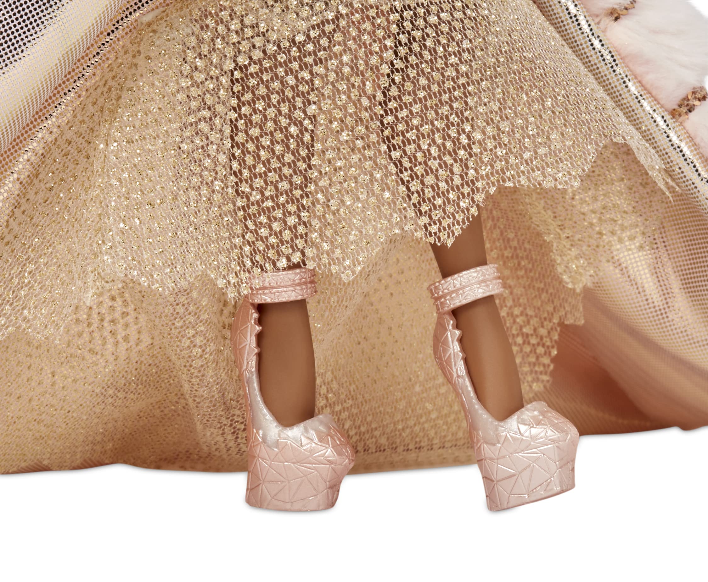 L.O.L. Surprise! NYE Queen accessories for imaginative storytelling