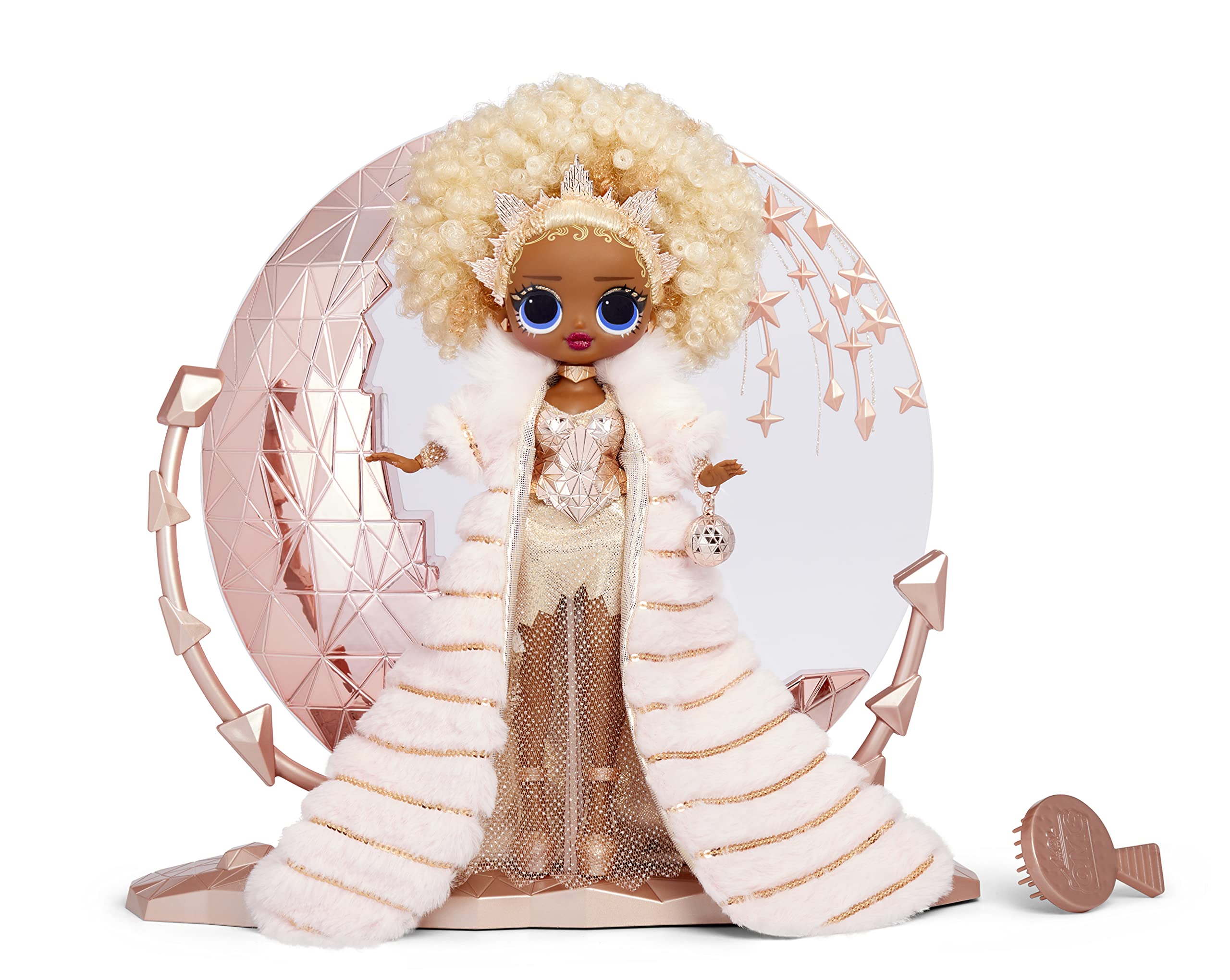 Gold-toned NYE Queen outfit and accessories for glamorous storytelling