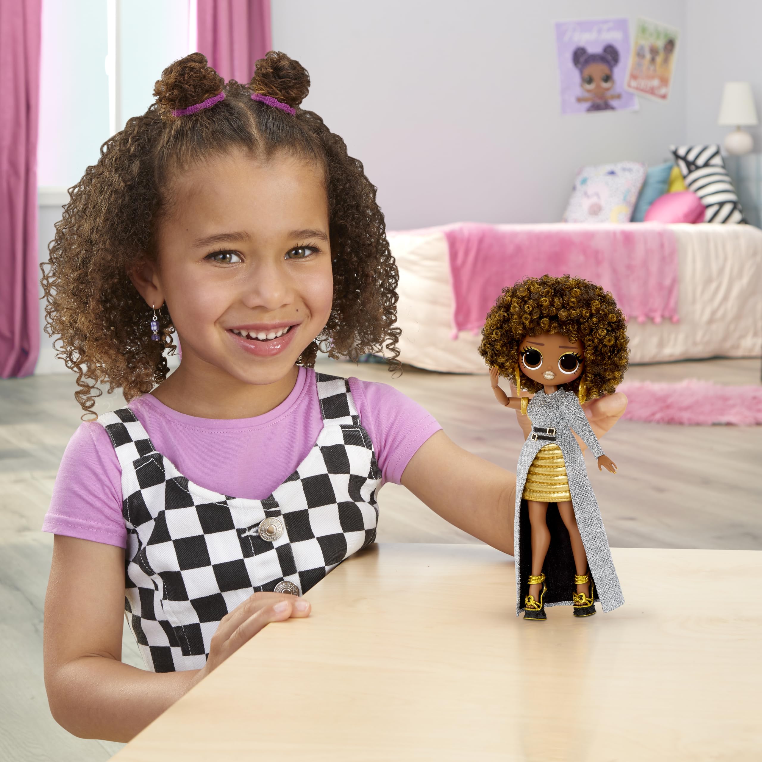 Royal Bee shoes and hair comb for complete styling options.