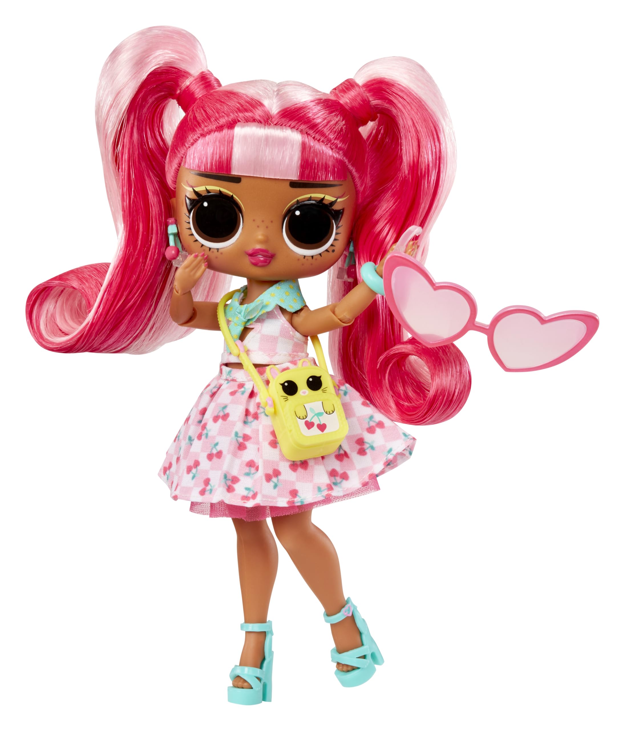 Unboxing Cherry B.B. reveals fashions and accessories for imaginative play.