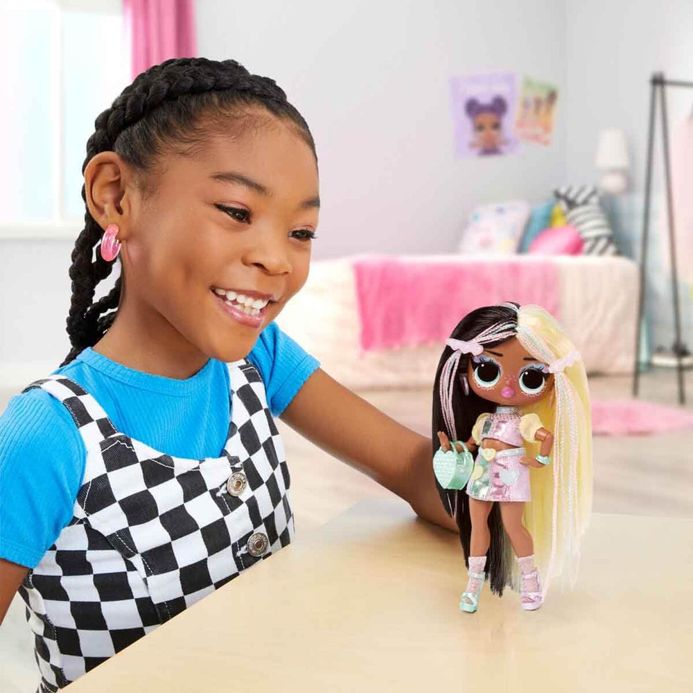 L.O.L. Surprise Darcy Blush colorful top and skirt energize artistic playtime