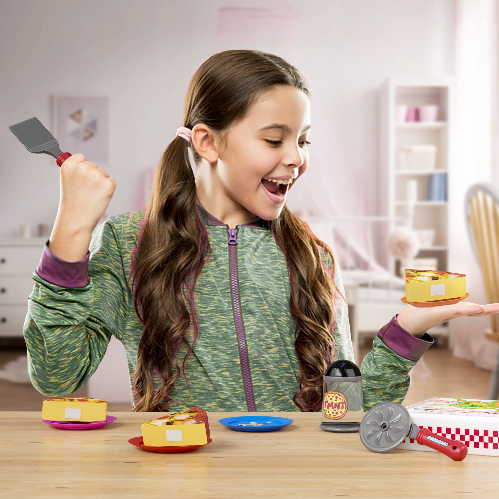 Lollipop Kids Pizza Toy Set play-scene shows a complete pretend party.