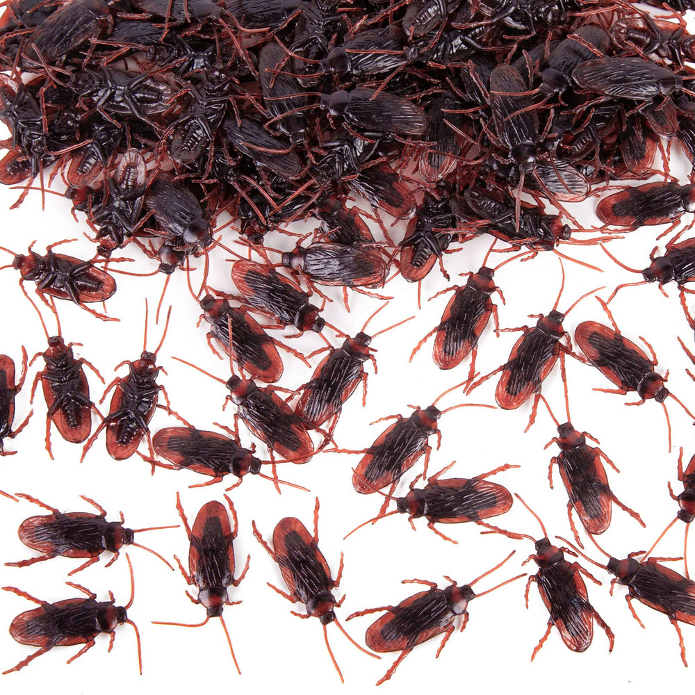 LovesTown fake roaches close-up with lifelike detail for Halloween pranks