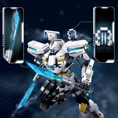 LQPFBSM Mech with interchangeable weapons enables creative customization.