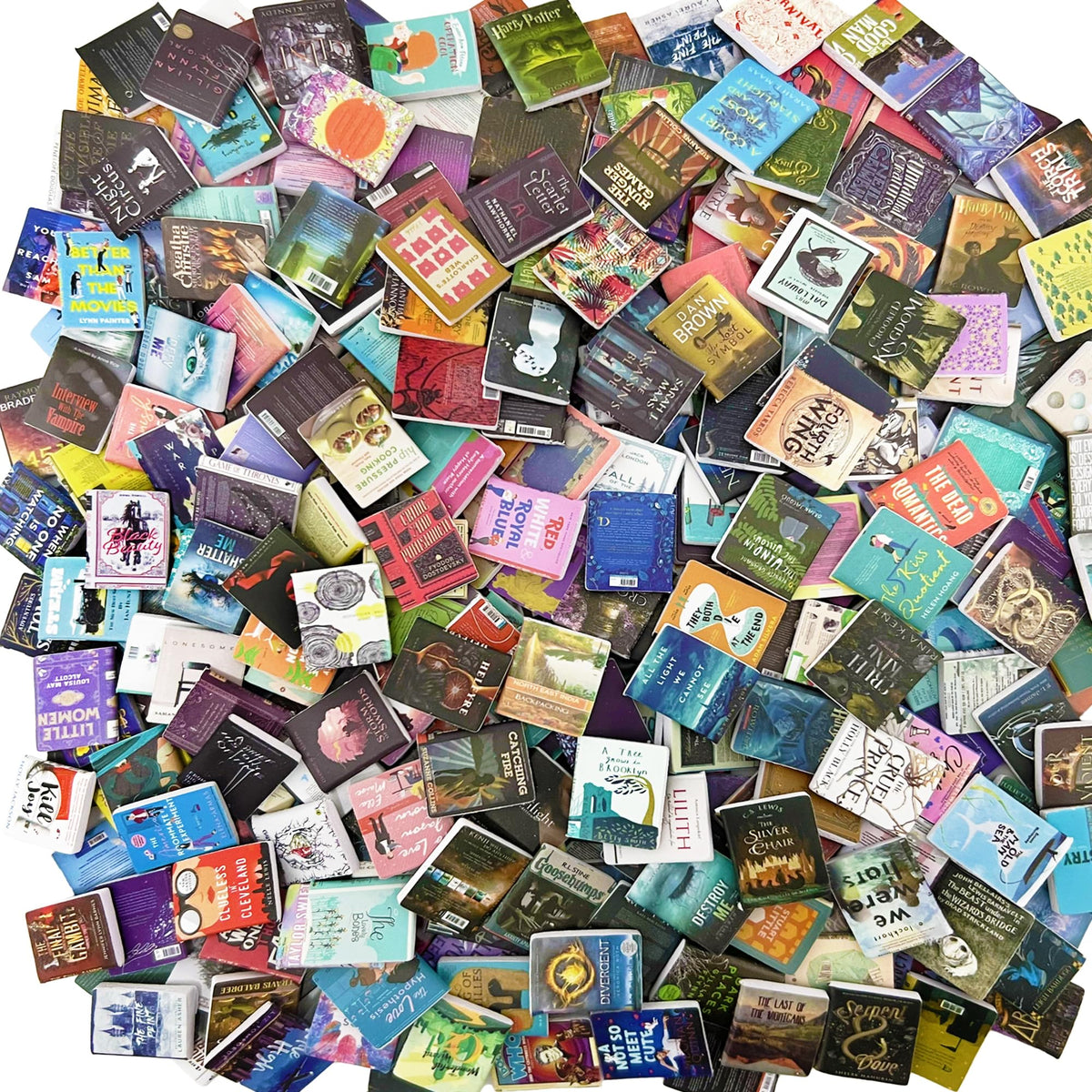 LUFEEMGA 200-pcs book minis in compact packaging for easy transport and neat display.
