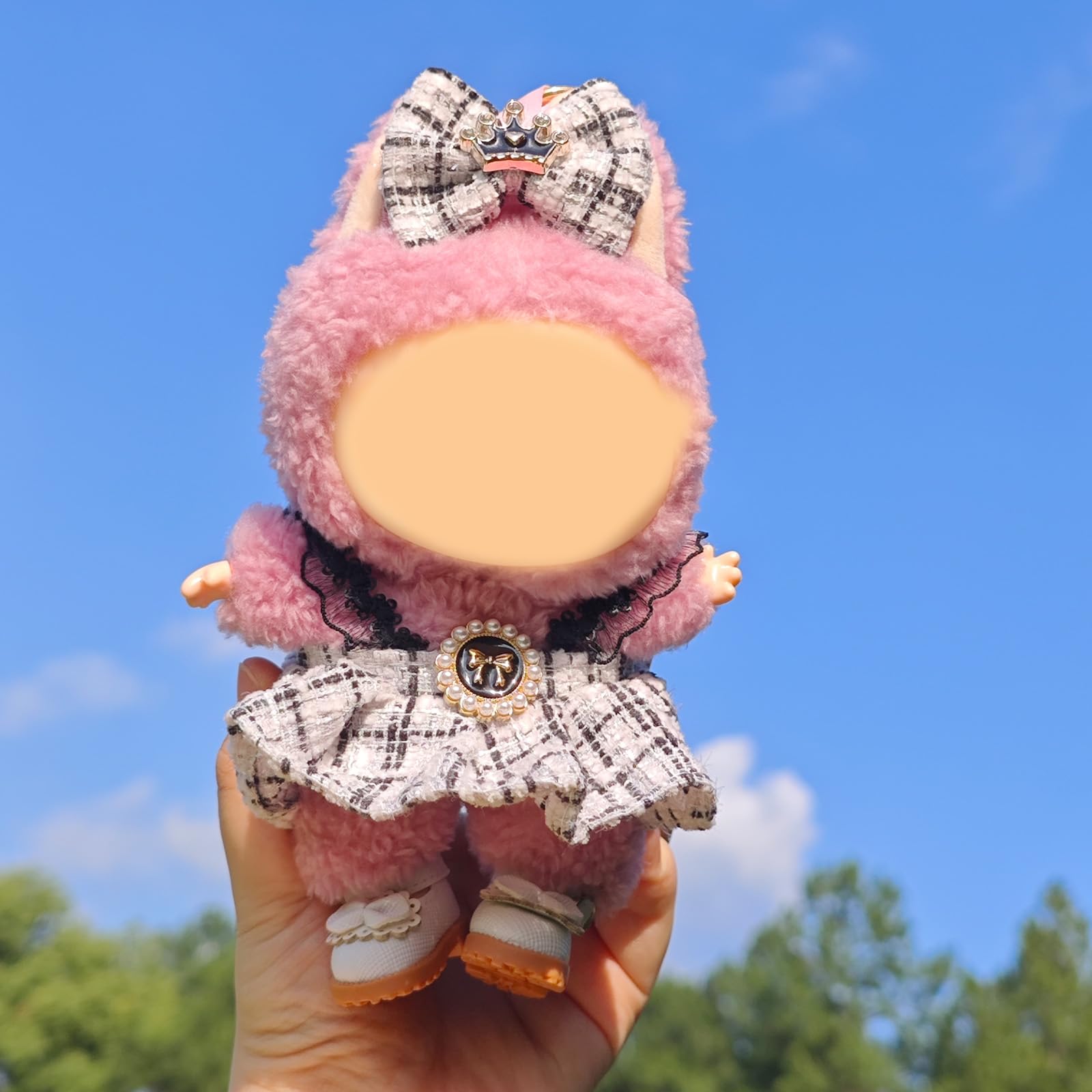 Lukax doll accessories pair elevates display and pretend fashion scenarios.