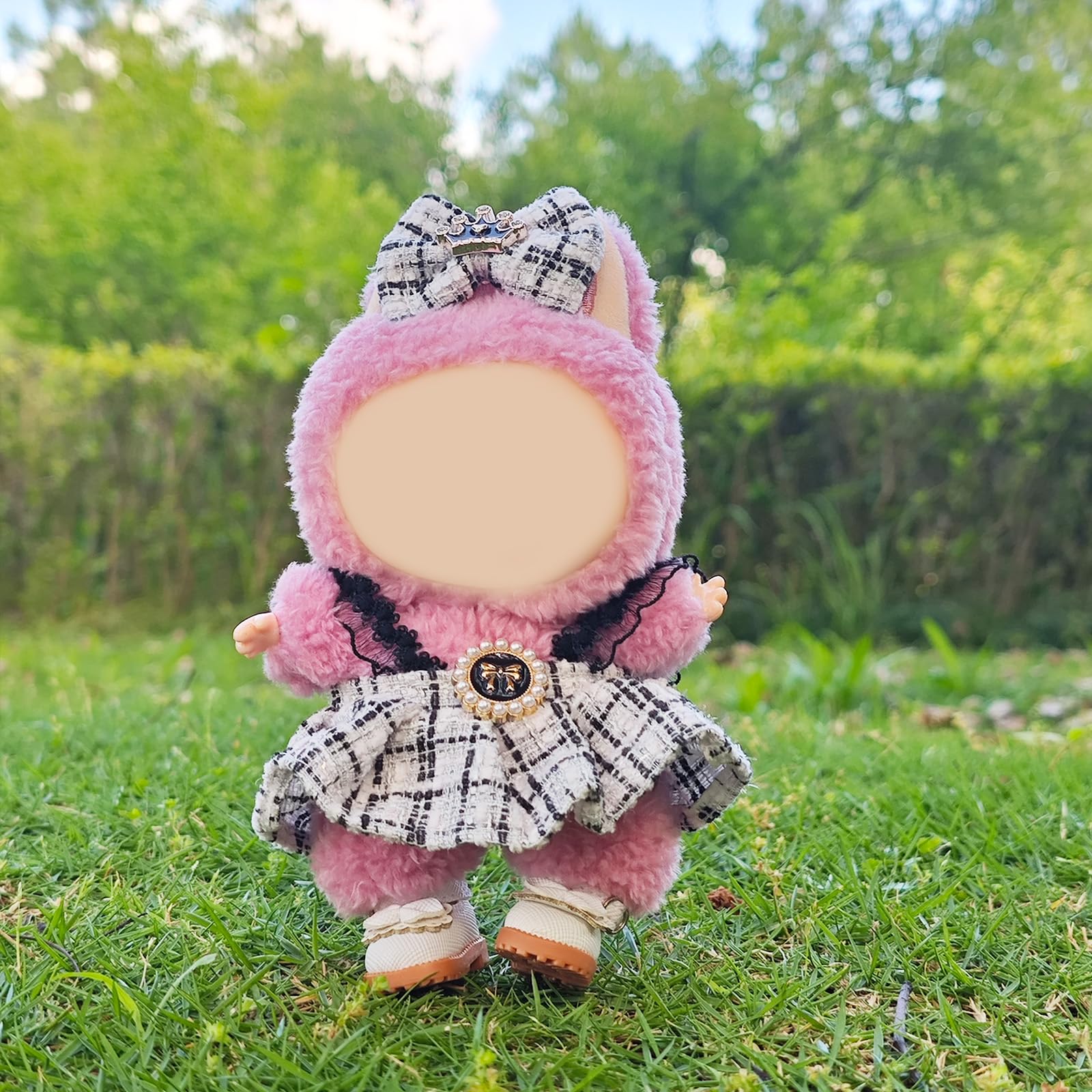 Lukax chic doll outfit enhances playtime with versatile mix-and-match options.
