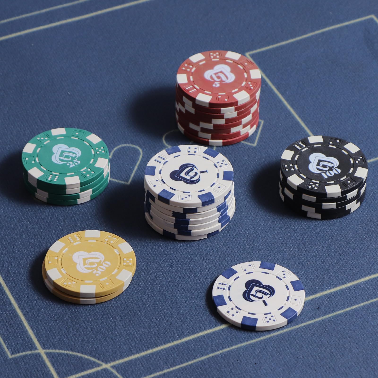 LUOBAO bulk 200pc poker chips set on table setup