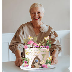 LXASIY leaves and lilies create natural garden vibes for cakes.