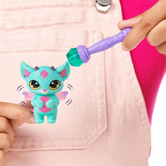 Magic Mixies Mixlings Glow-in-the-Dark wand image emphasizing glow for nighttime play.