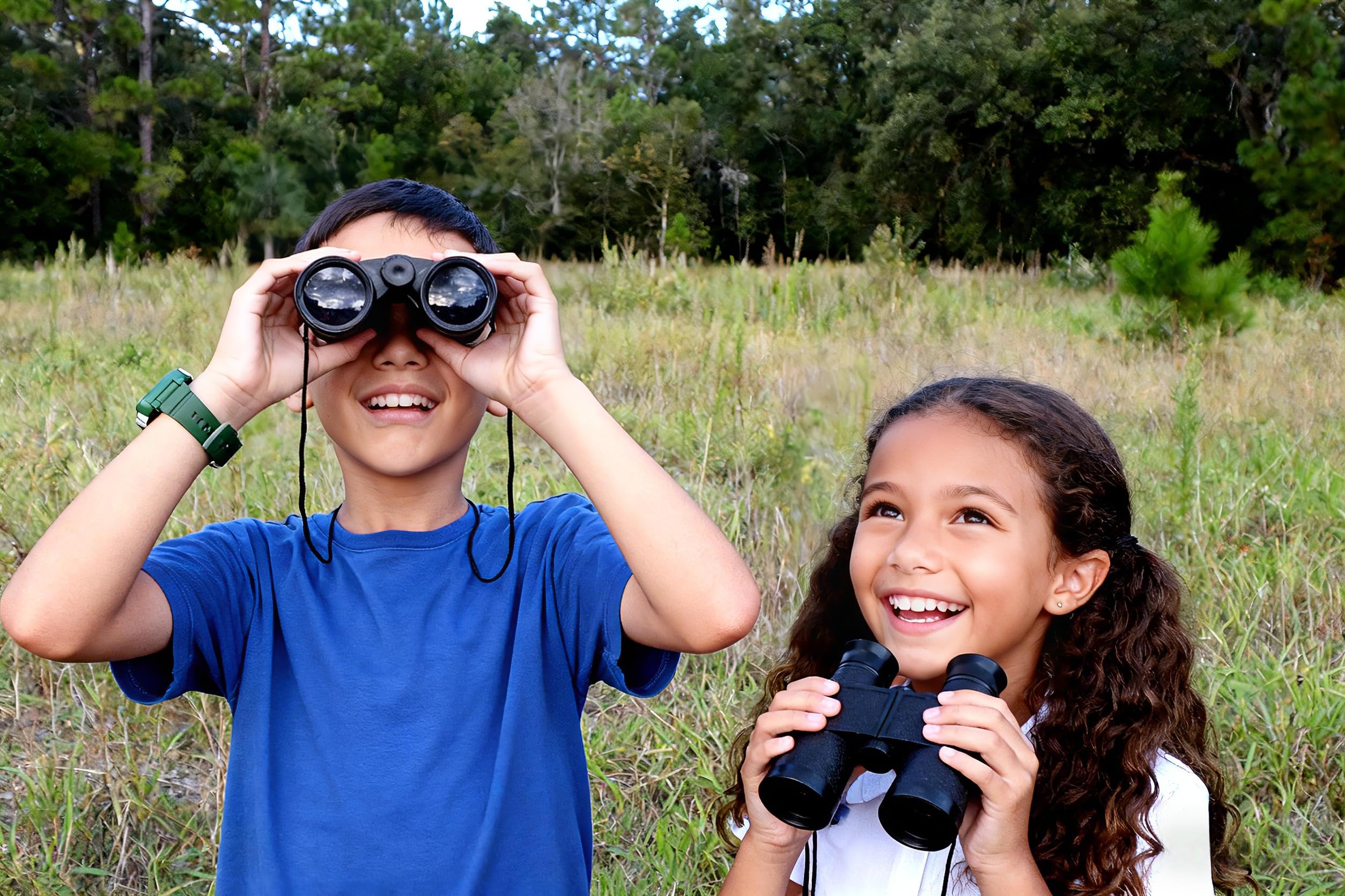 MAGIKON binoculars durable plastic construction designed for safe adventurous play.