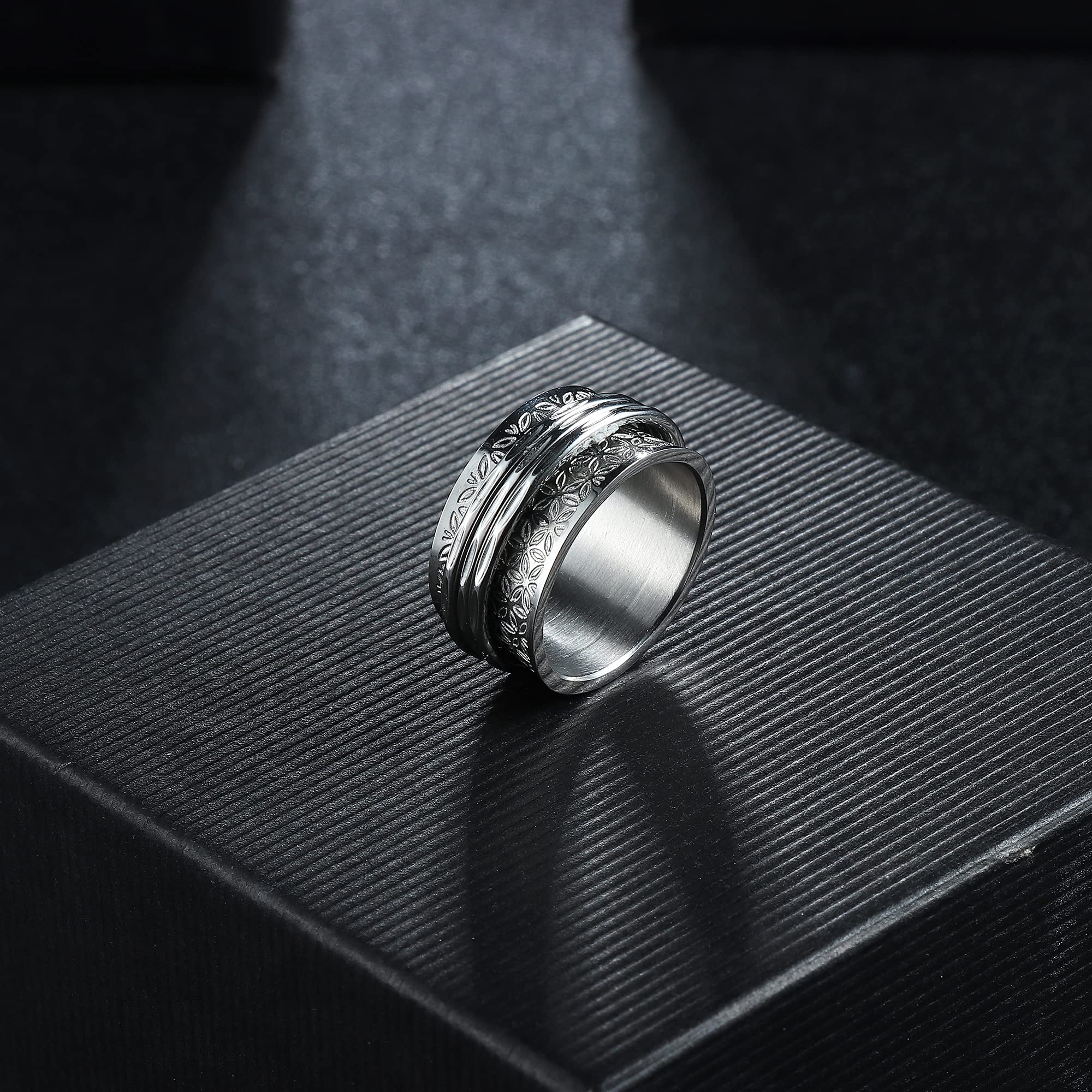 Magitaco spinner rings lunar-phase for subtle focus during meetings.