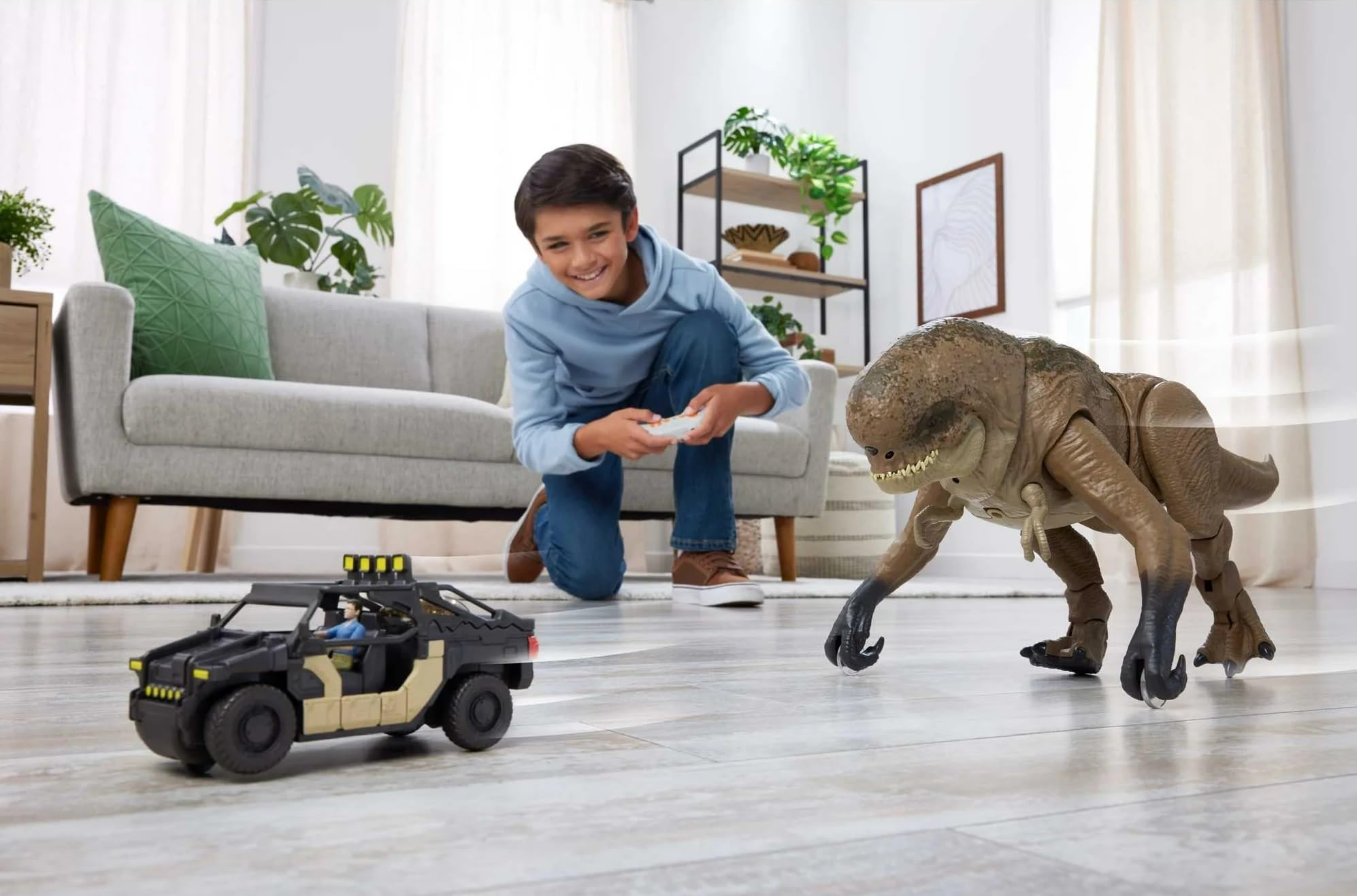 MAGNETOE Jurassic Rebirth dinosaur chomps add dramatic bite action.