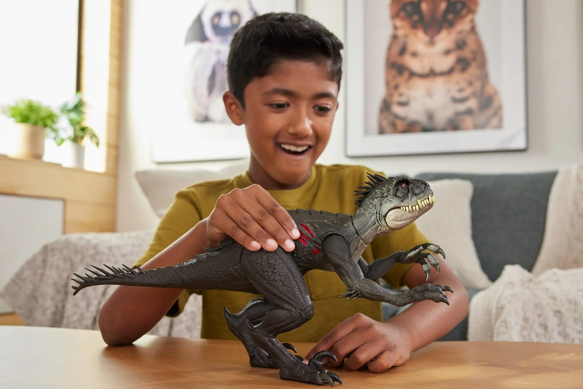 MAGNETOE AR tracking code unlocks immersive AR activities and builds a digital collection.