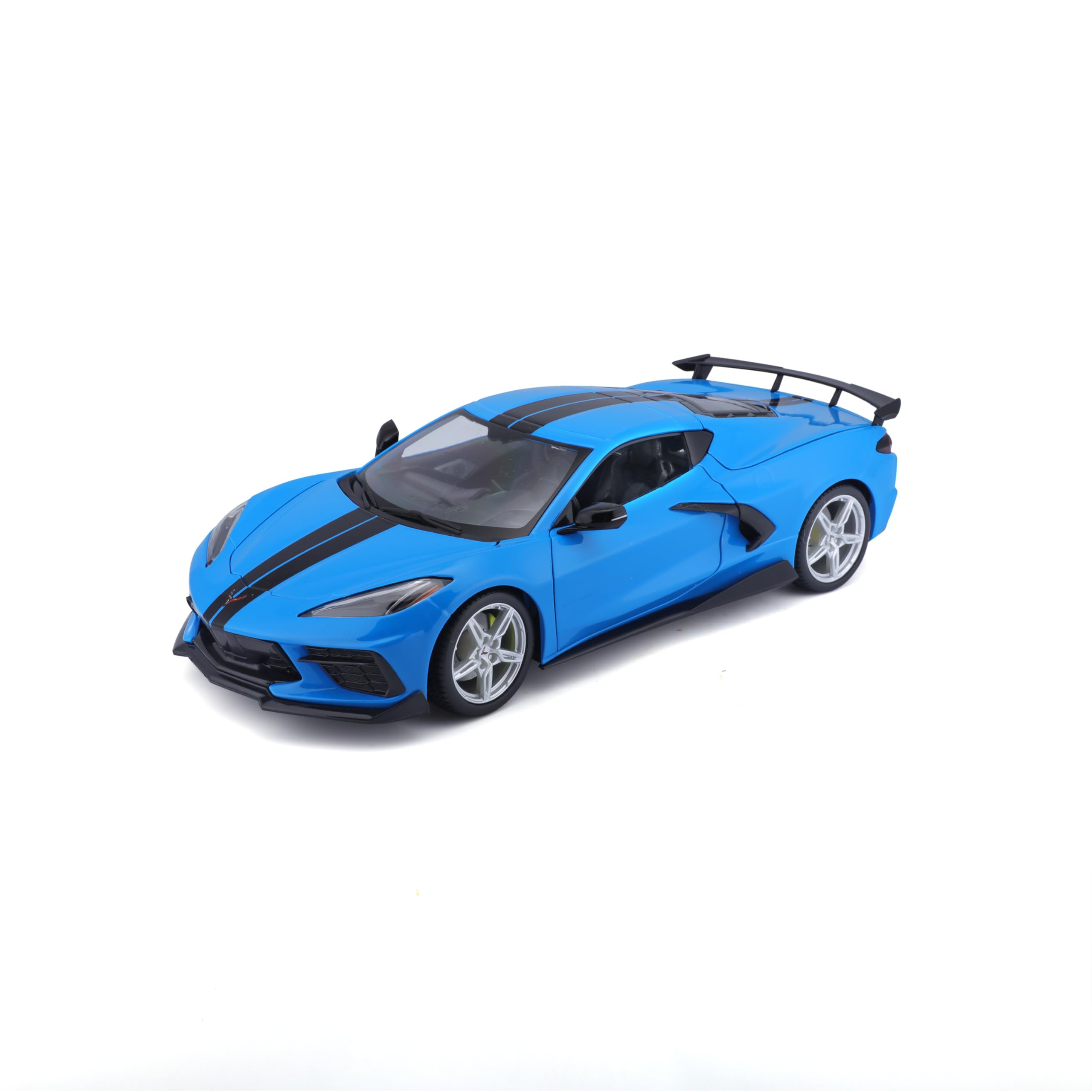 Maisto 1:18 Corvette Stingray Z51 High-Wing blue front view, ideal for display and collection
