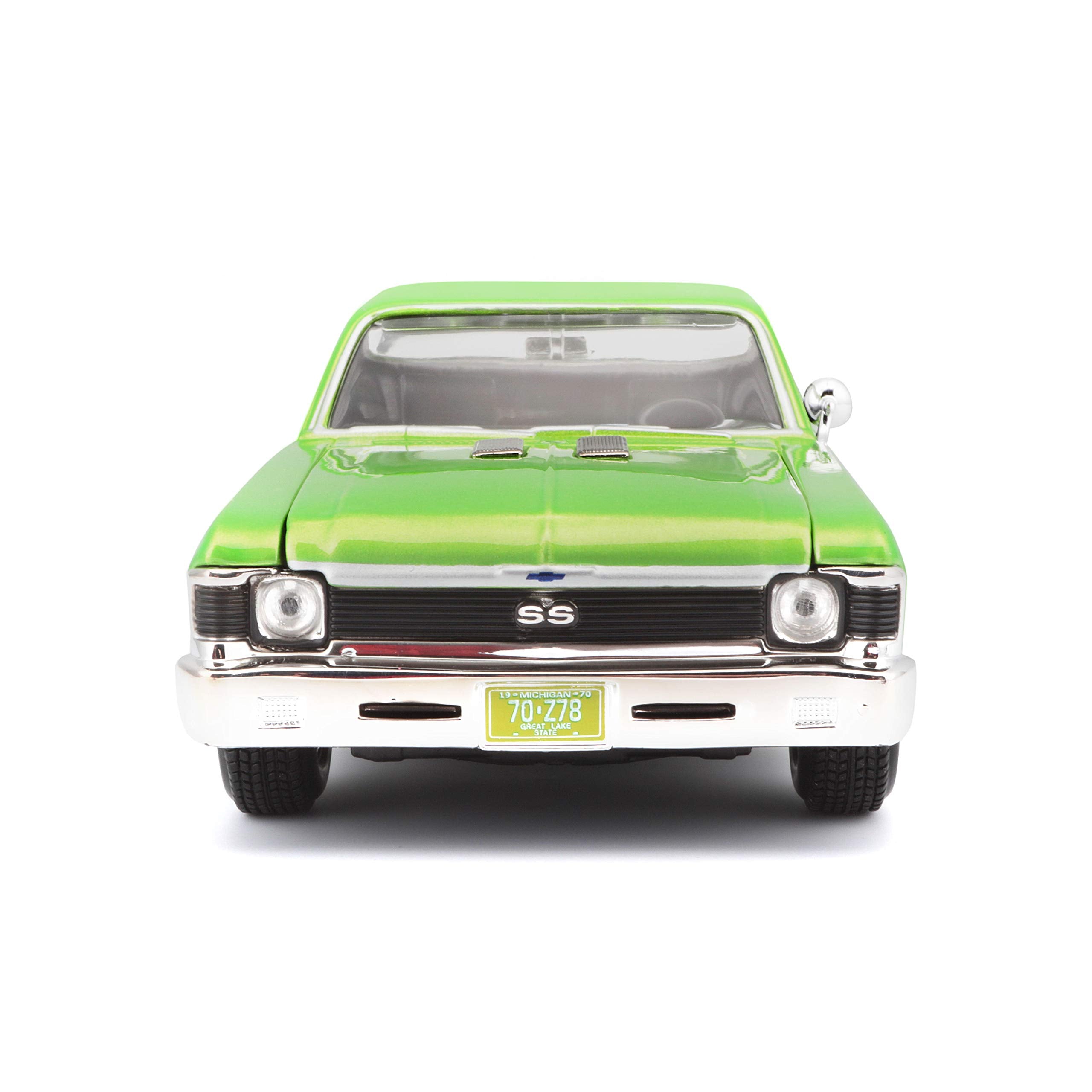 Maisto 1:24 Nova SS detailed chassis for authentic viewing