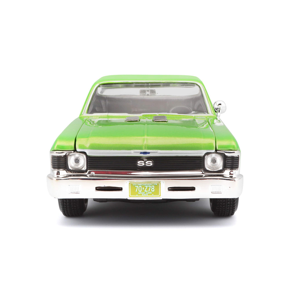 Maisto 1:24 Nova SS detailed chassis for authentic viewing
