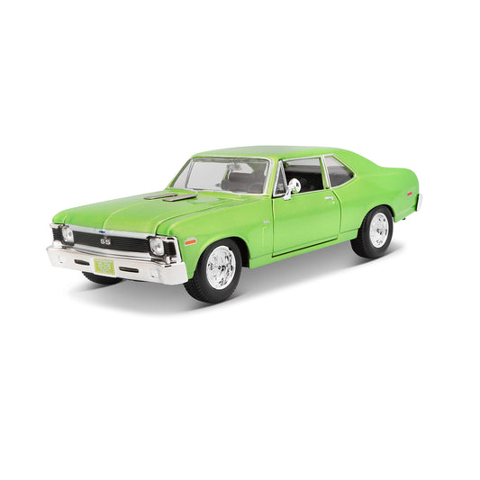 Maisto 1:24 Nova SS diecast with open doors for display collection
