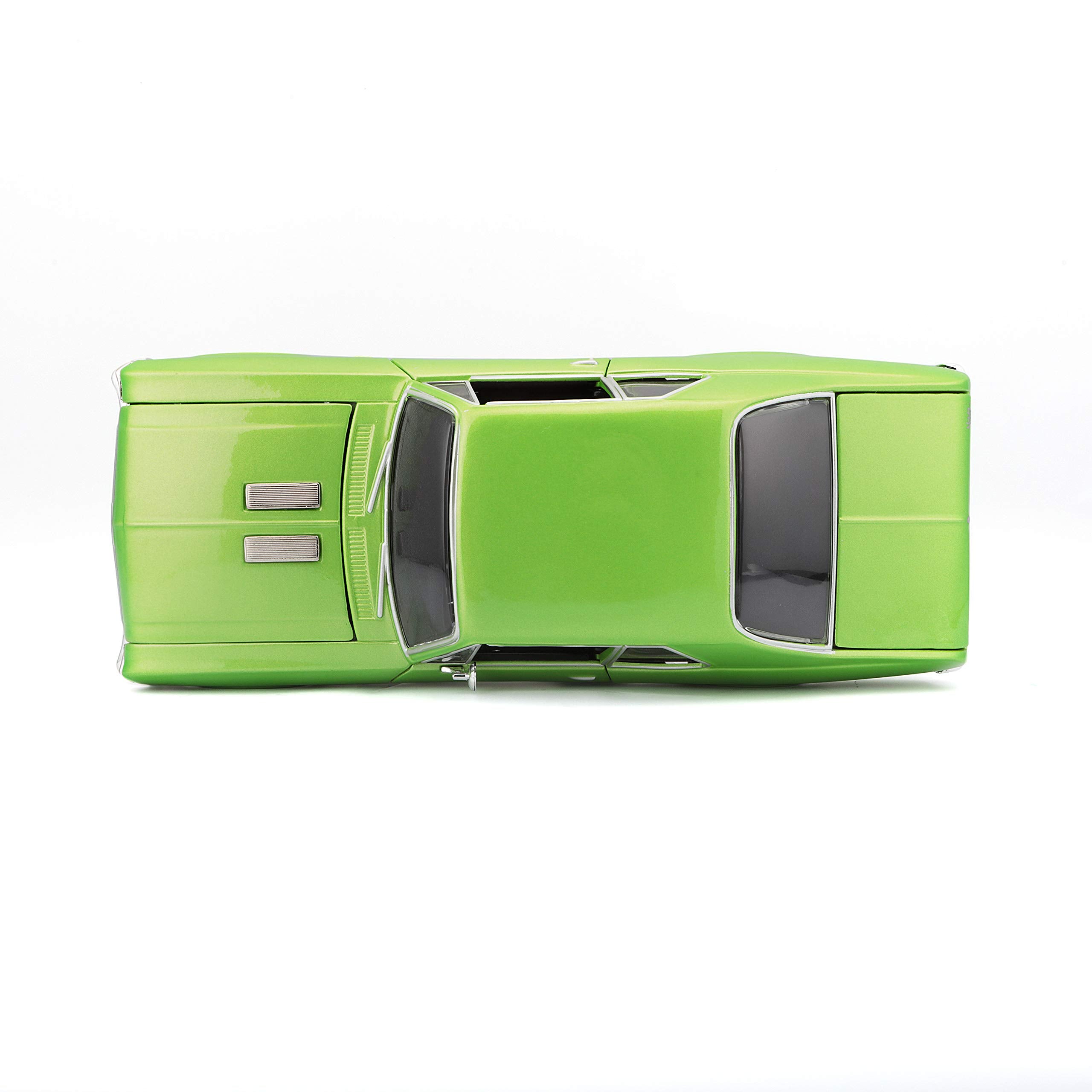 Maisto 1:24 Nova SS opening trunk for interactive viewing