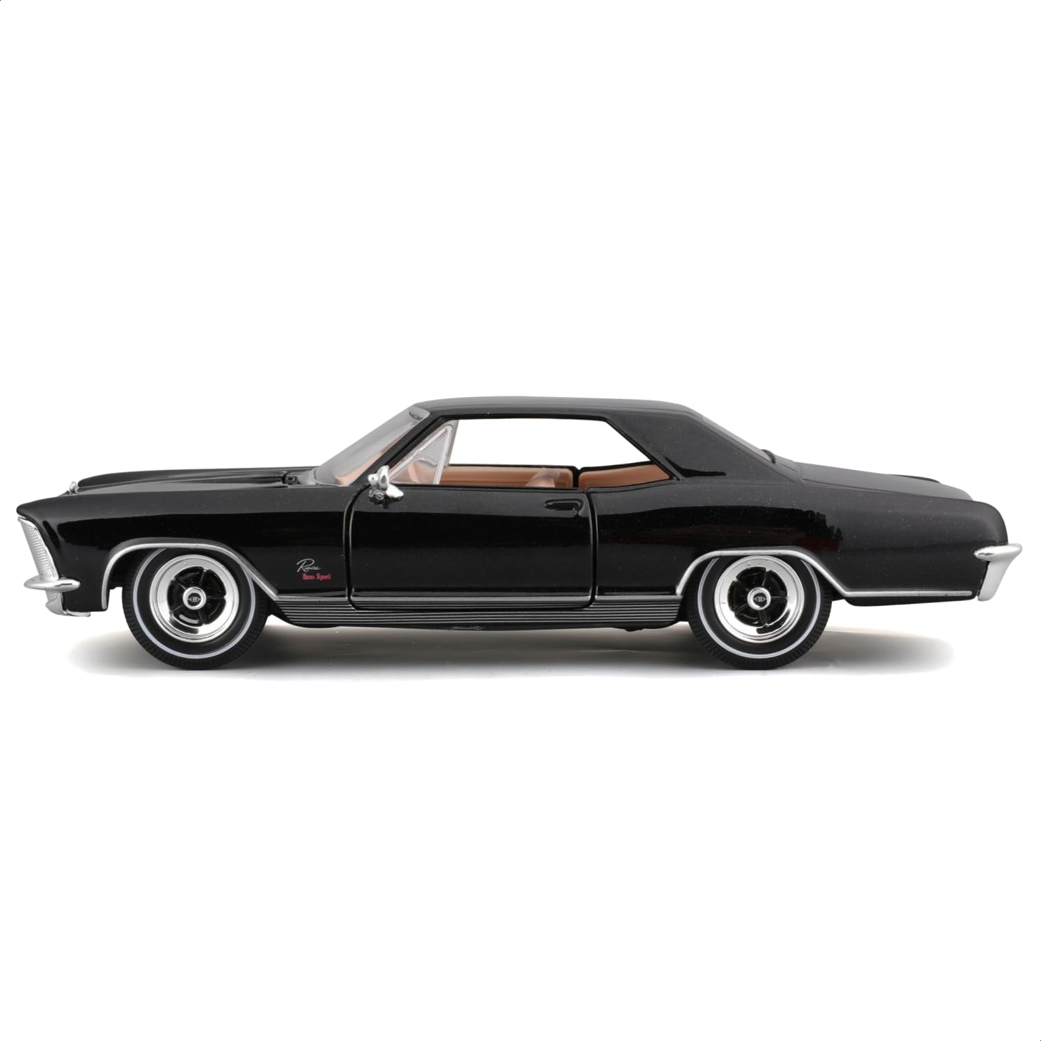 Maisto 1965 Buick Riviera wheel and tire detail for collectors