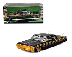 Maisto 32547BK 1:26 scale display-ready diecast for collectors.