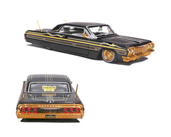 Maisto 32547BK Impala with opening doors for interactive display.