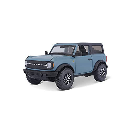 Maisto Ford Bronco Badlands 1:24 engine compartment opens to reveal detail