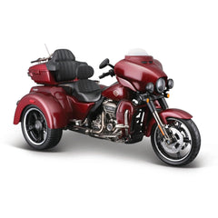 Maisto Harley Davidson 2021 CVO Tri Glide die-cast front view for display detail.