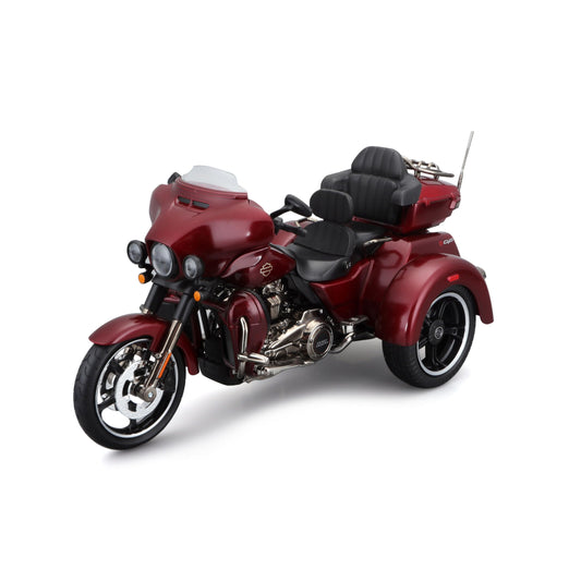 Maisto Harley Davidson 2021 CVO Tri Glide die-cast rear view highlighting chrome accents.