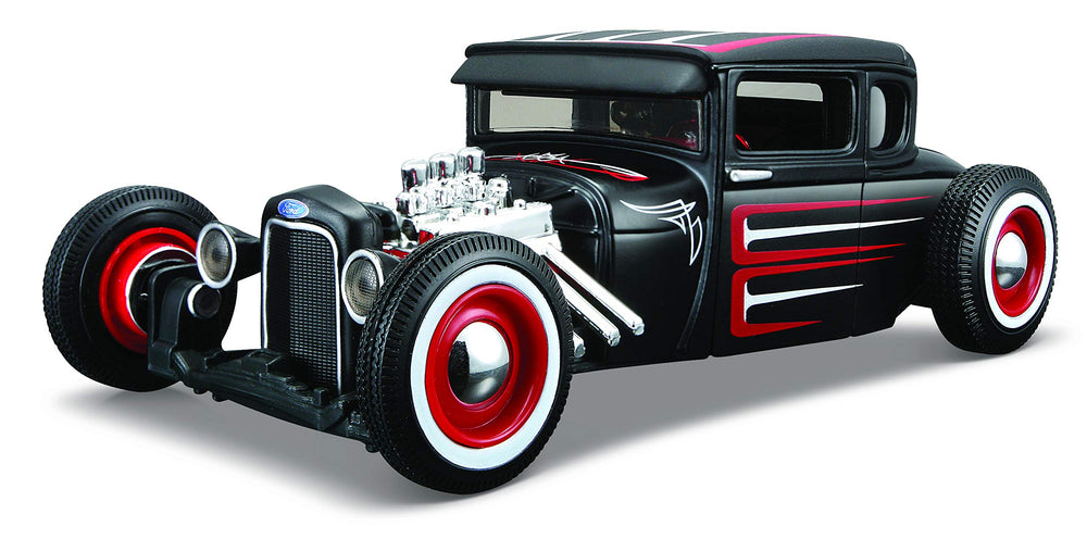 Maisto pre-painted metal body image highlighting finish and realism.