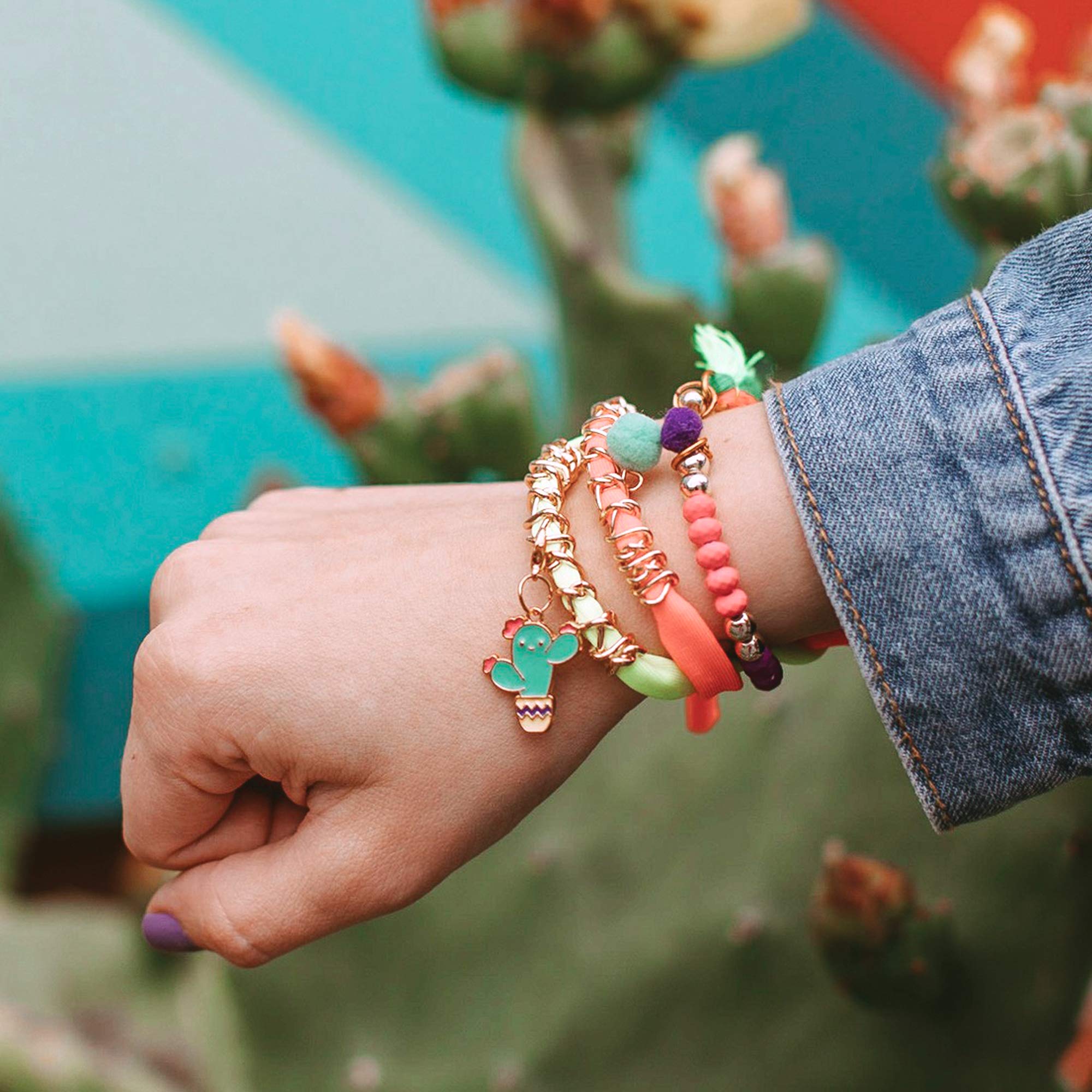 Make It Real Neo-Brite kit empowers tweens to express style through DIY jewelry.
