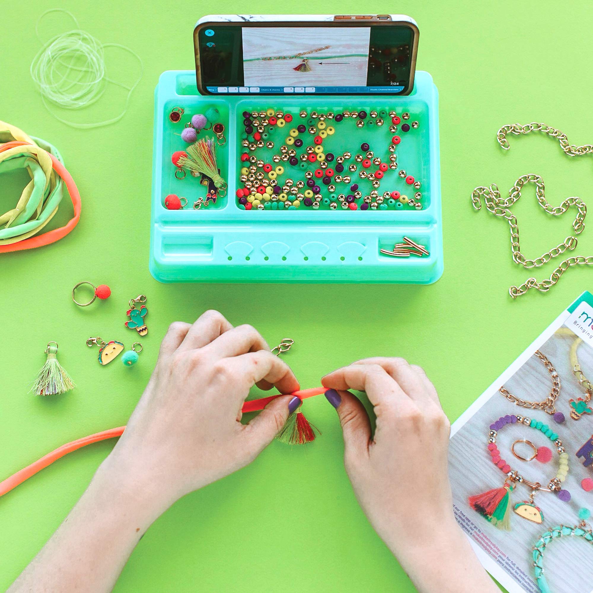 Make It Real Neo-Brite kit organizes pieces in a play tray for tidy sessions.