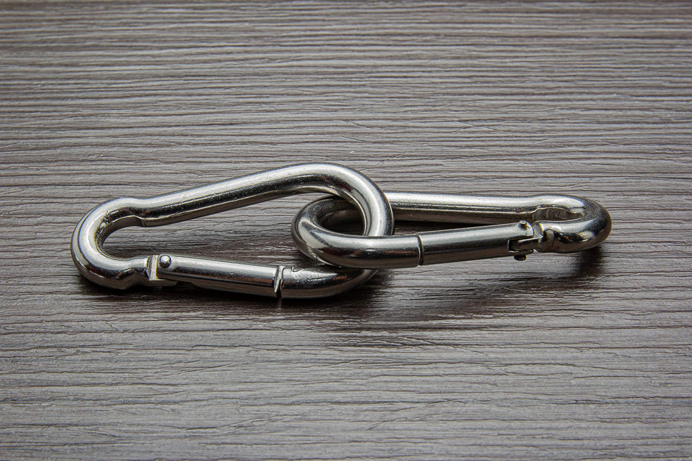 Maky Outdoors carabiner length 4-7in shown for versatile anchors.