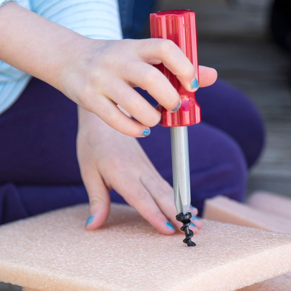 MALUVRIAN craft session setup for family-friendly playtime.