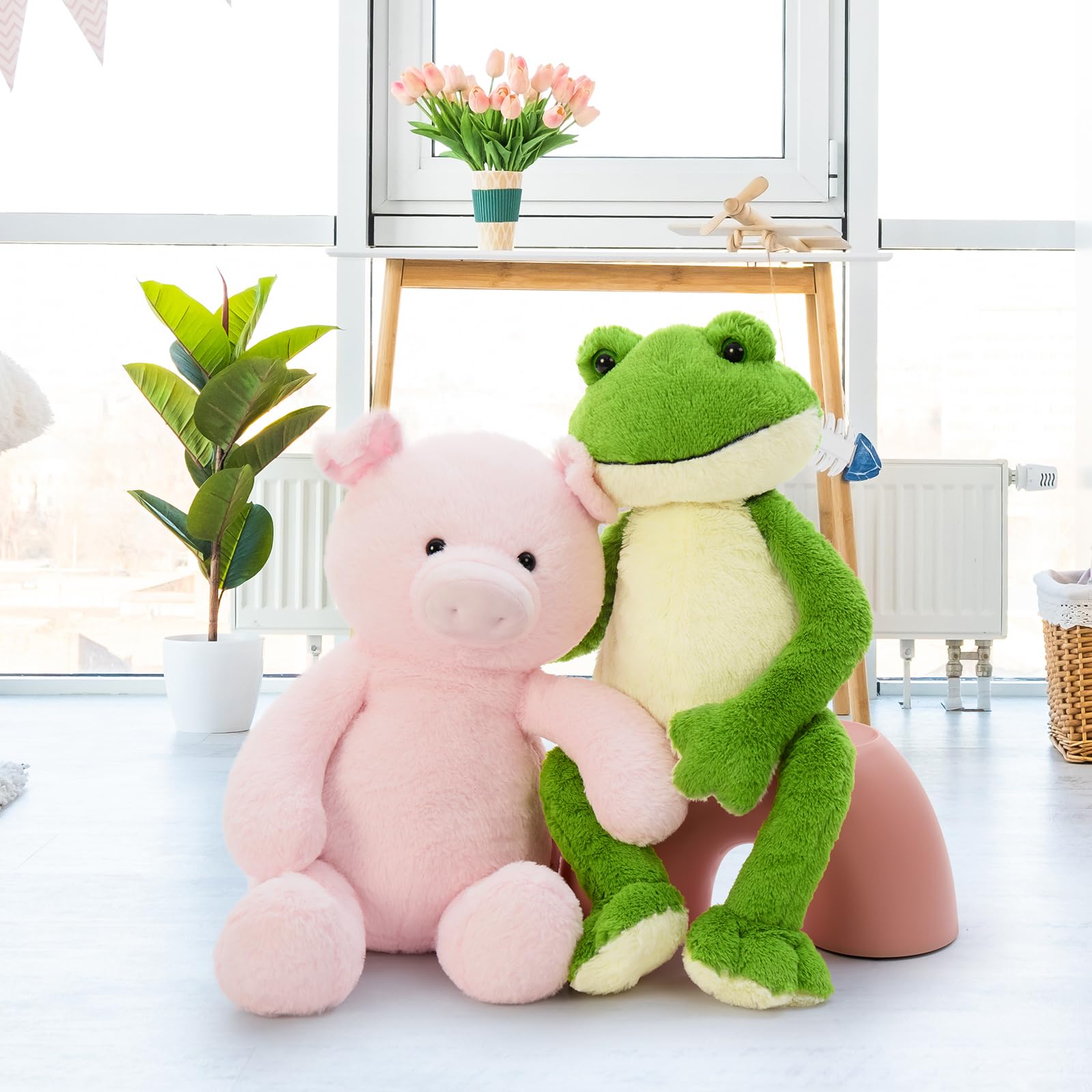 MaoGoLan Christmas gift pig delights toddlers and gift lovers.