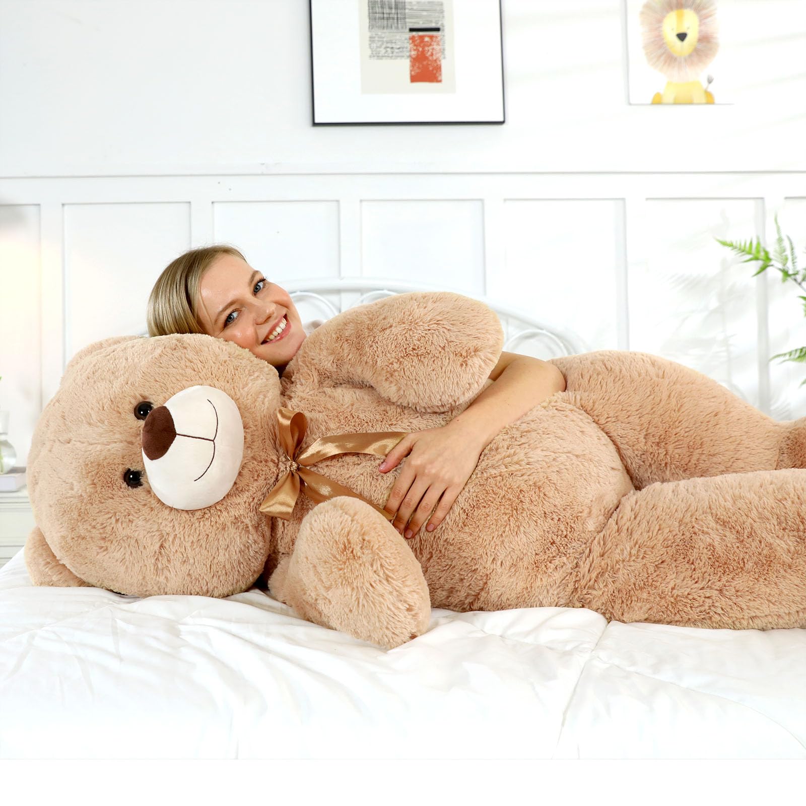 MaoGoLan giant teddy bear bedroom decor adds comforting charm.