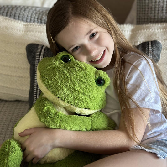 MaoGoLan green frog stuffed animal with long arms ready for play.